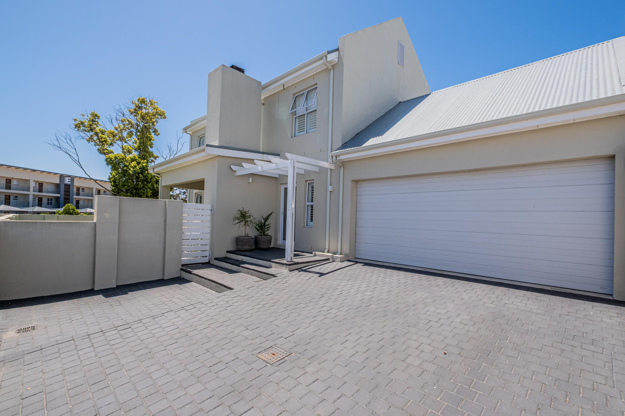 Modern townhouse in Bonsai Estate, Durbanville